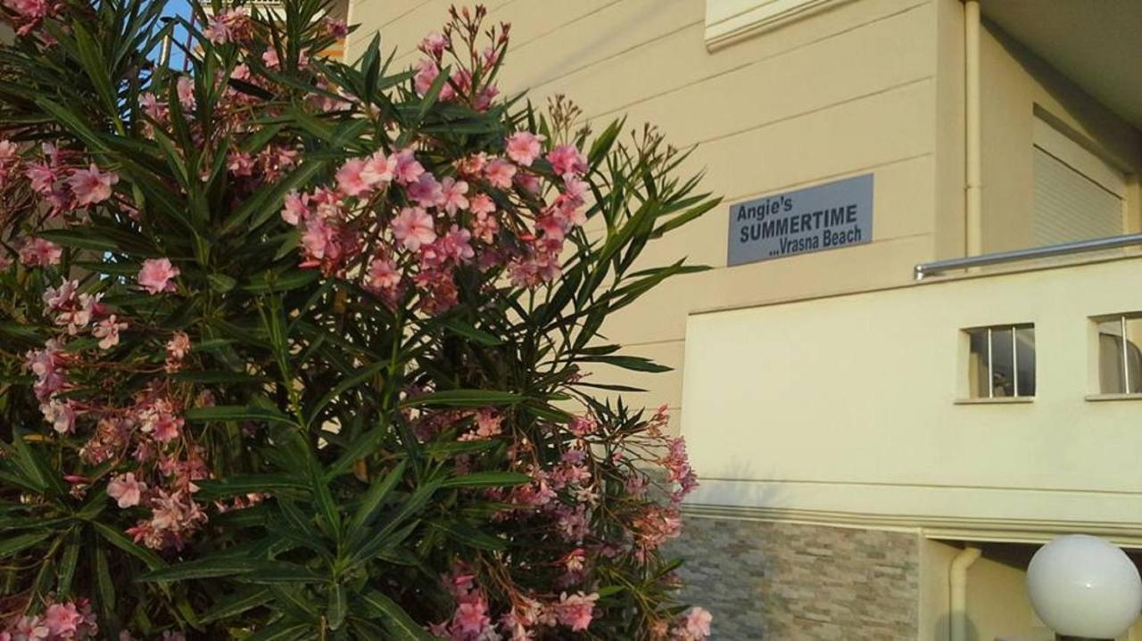 Angie'S Summertime Nea Vrasna Luaran gambar